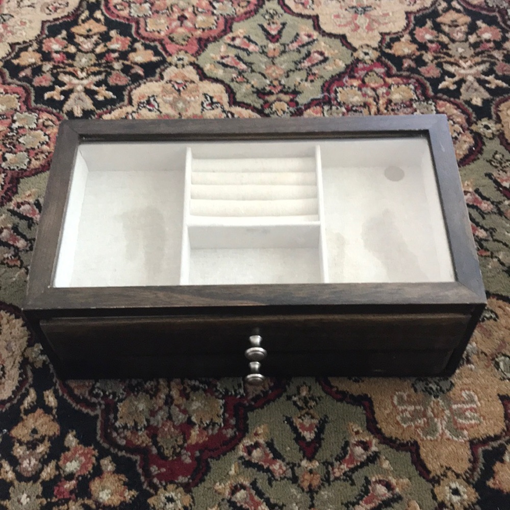 Jewelry box
